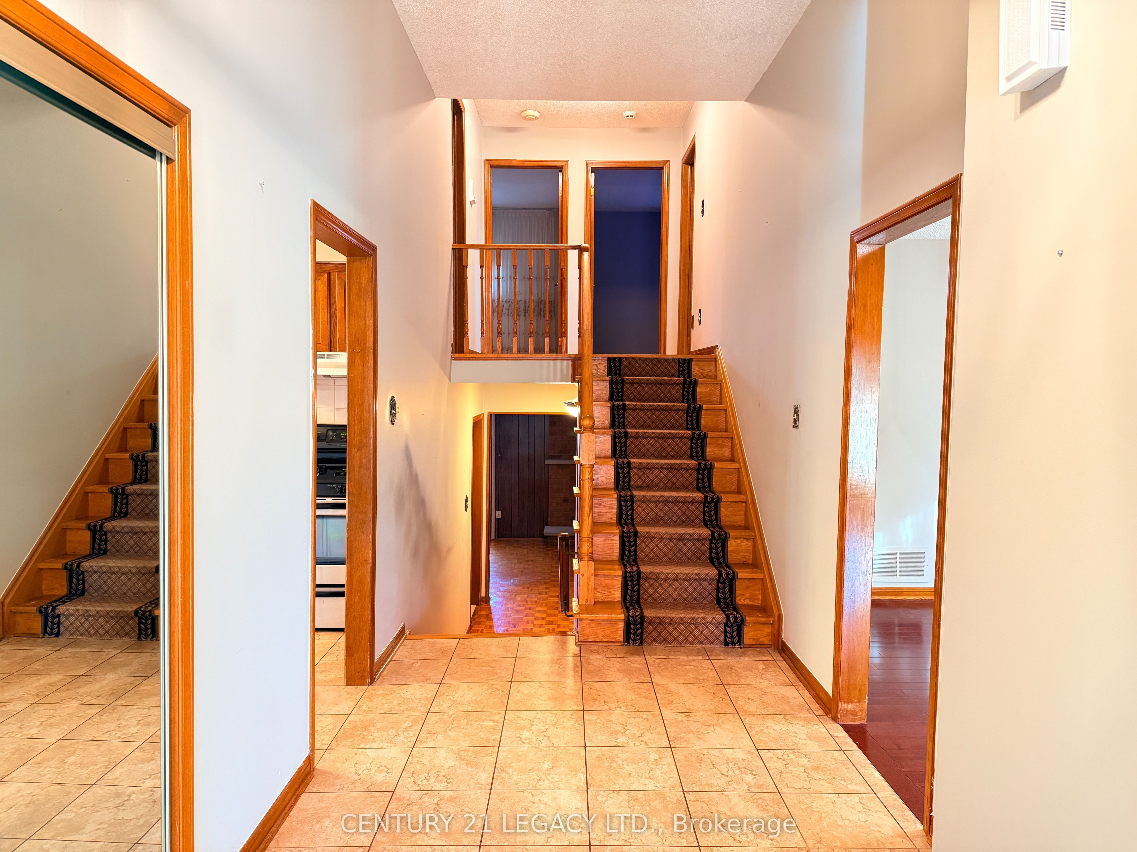 78 Panorama Crescent (upper) Property Photo 15