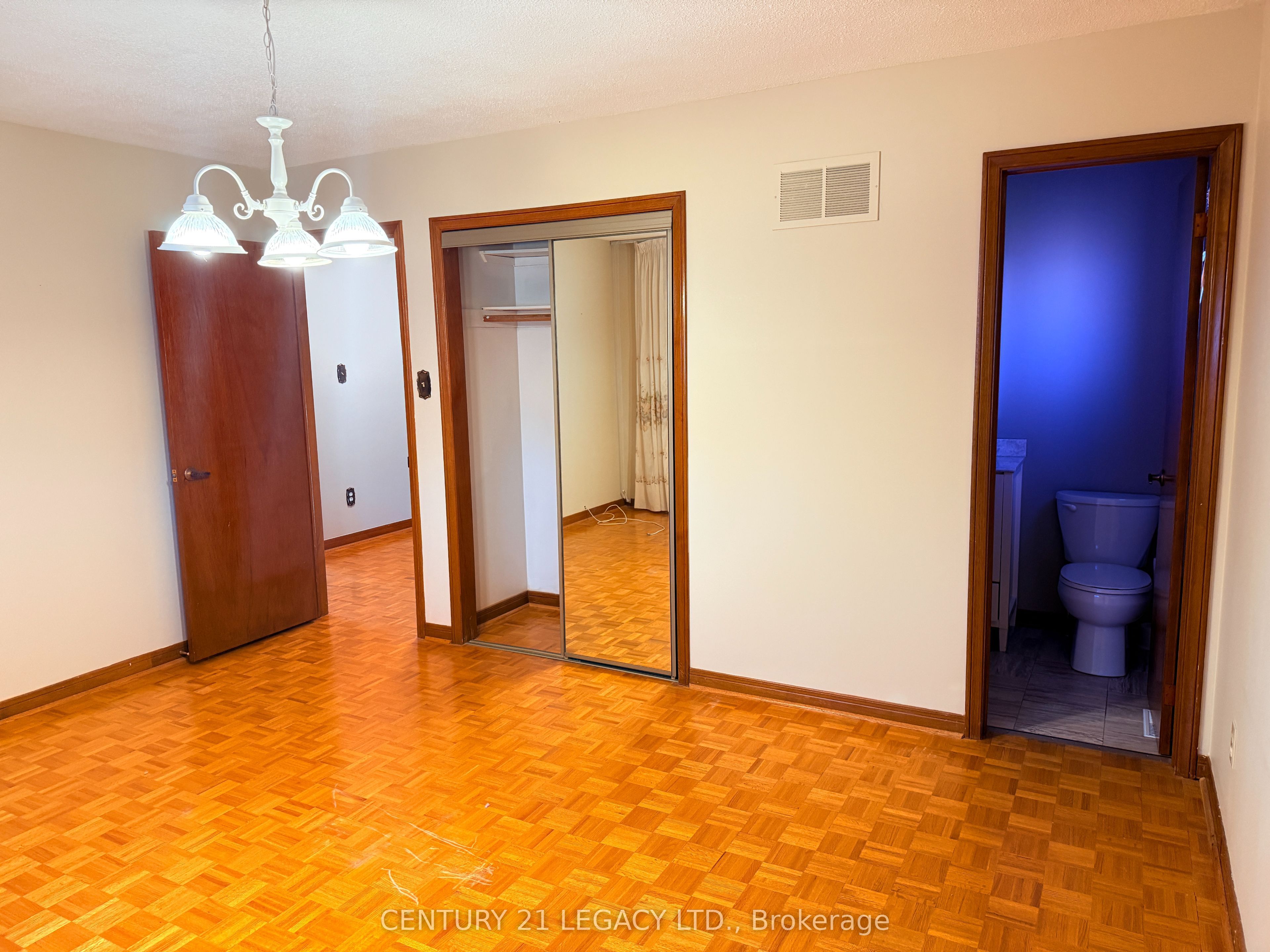 78 Panorama Crescent (upper) Property Photo 17
