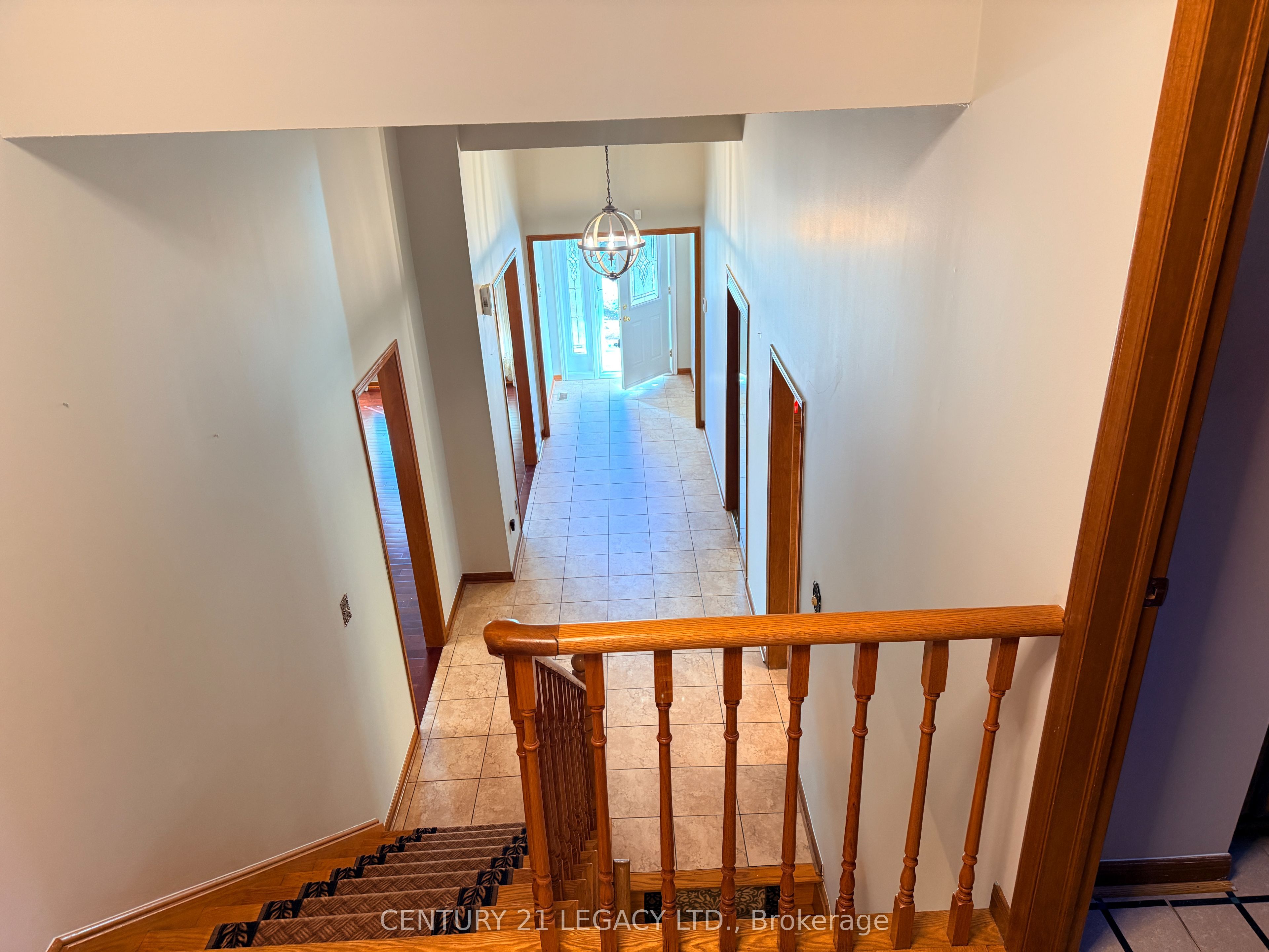 78 Panorama Crescent (upper) Property Photo 19