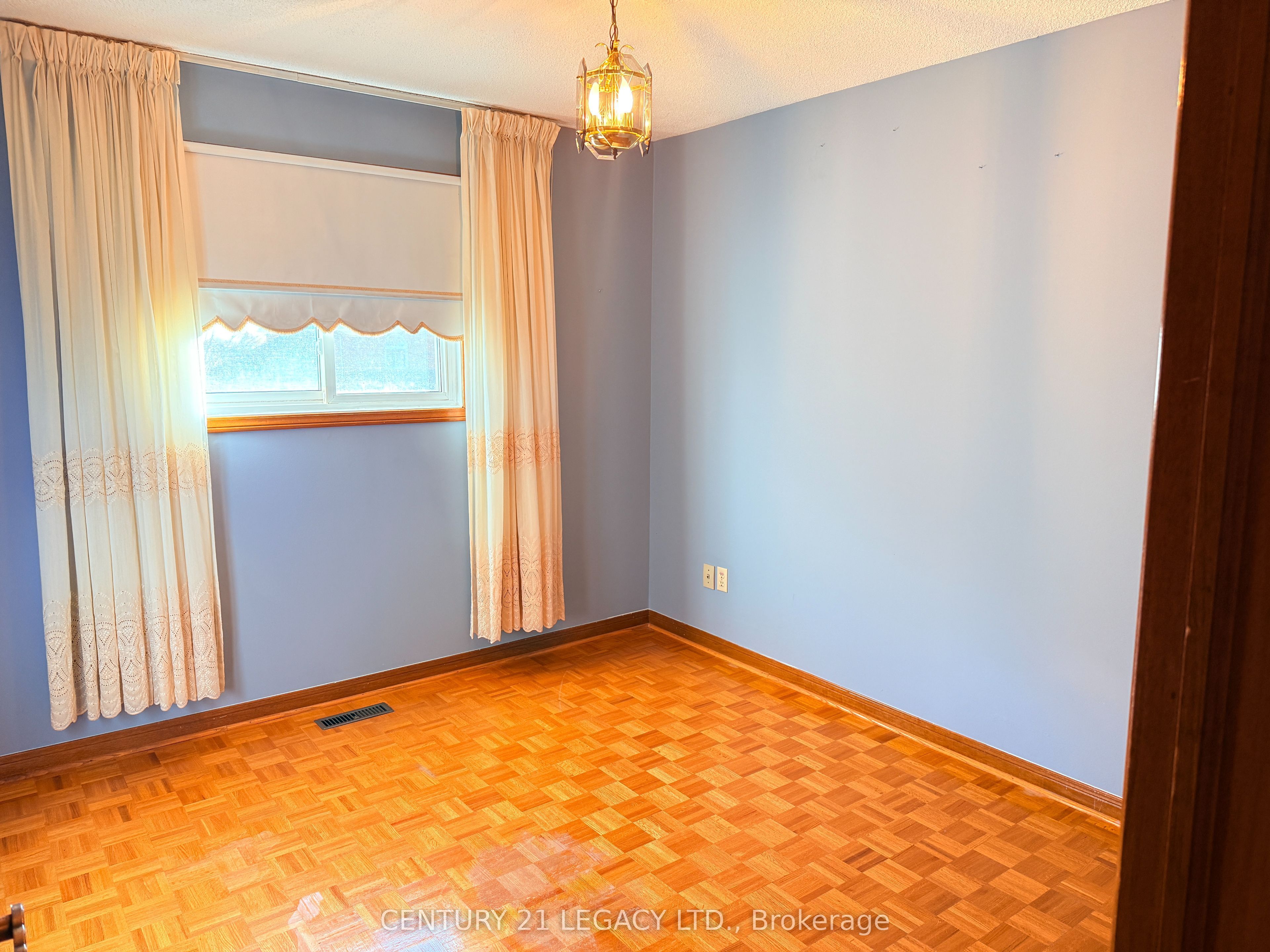 78 Panorama Crescent (upper) Property Photo 20