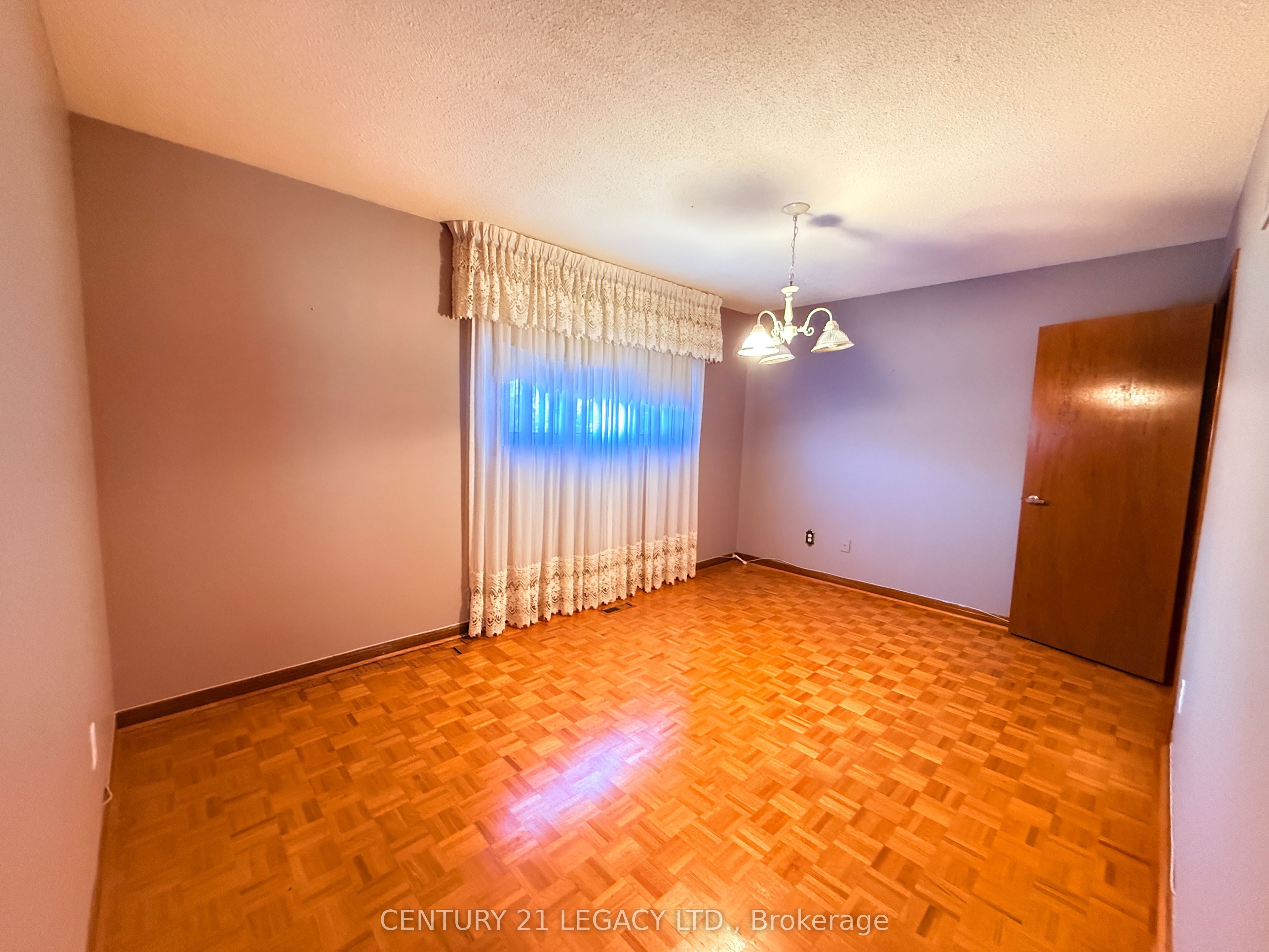 78 Panorama Crescent (upper) Property Photo 21