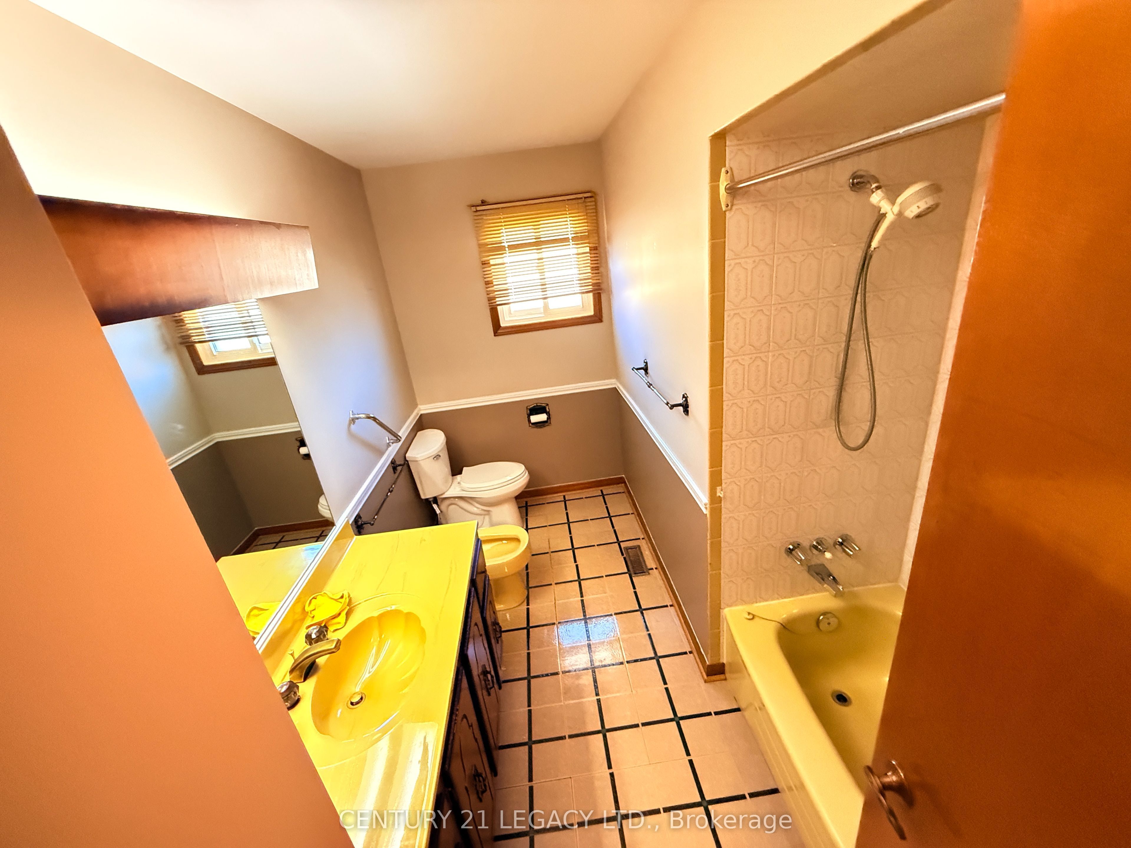 78 Panorama Crescent (upper) Property Photo 23
