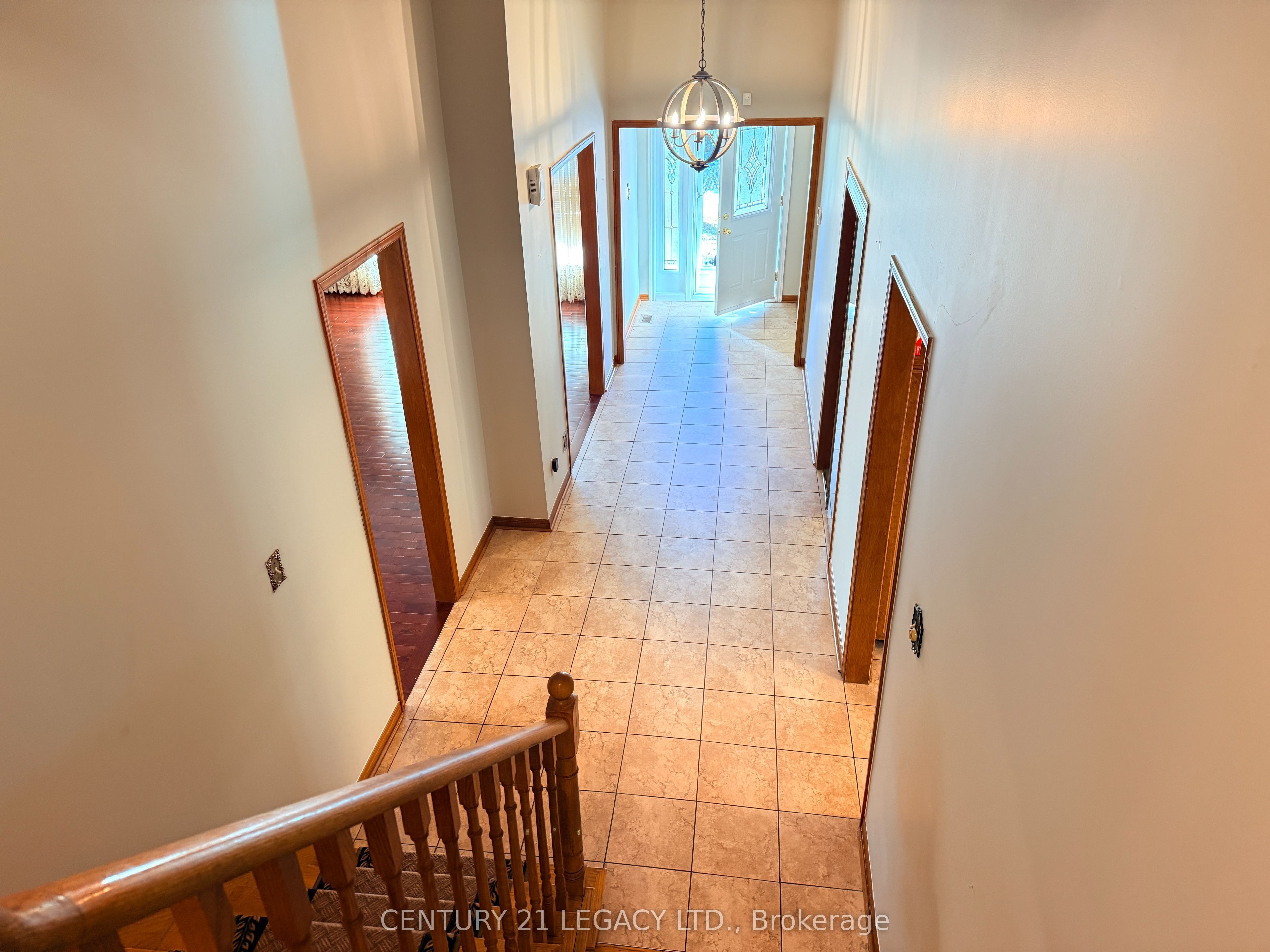 78 Panorama Crescent (upper) Property Photo 24