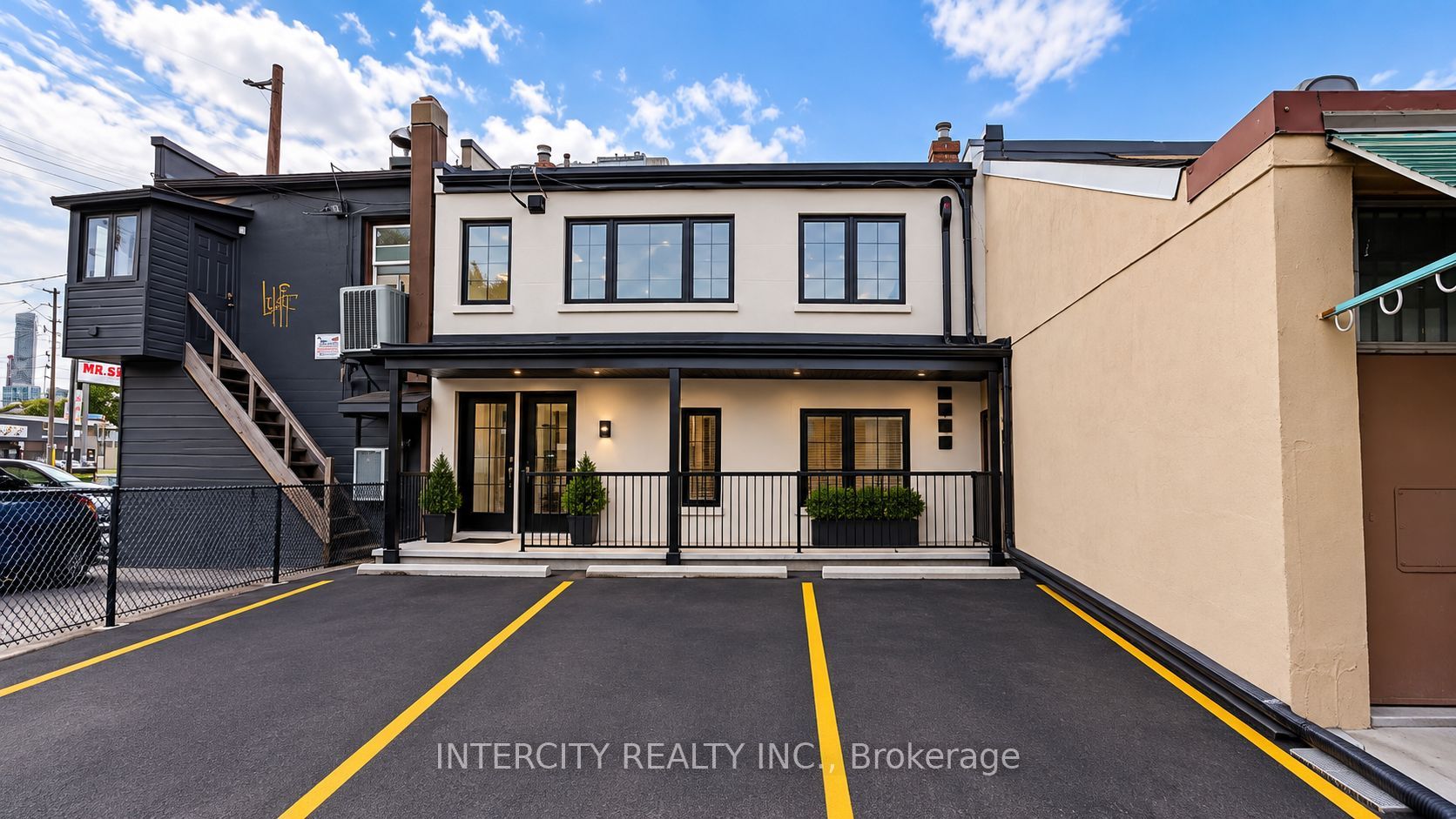 706 The Queensway B Property Photo 12