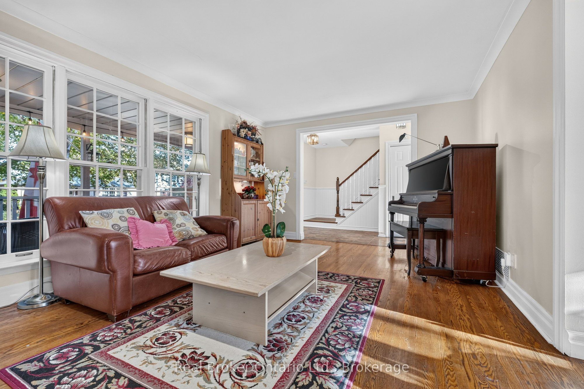 18 Kingsview Boulevard Property Photo 12