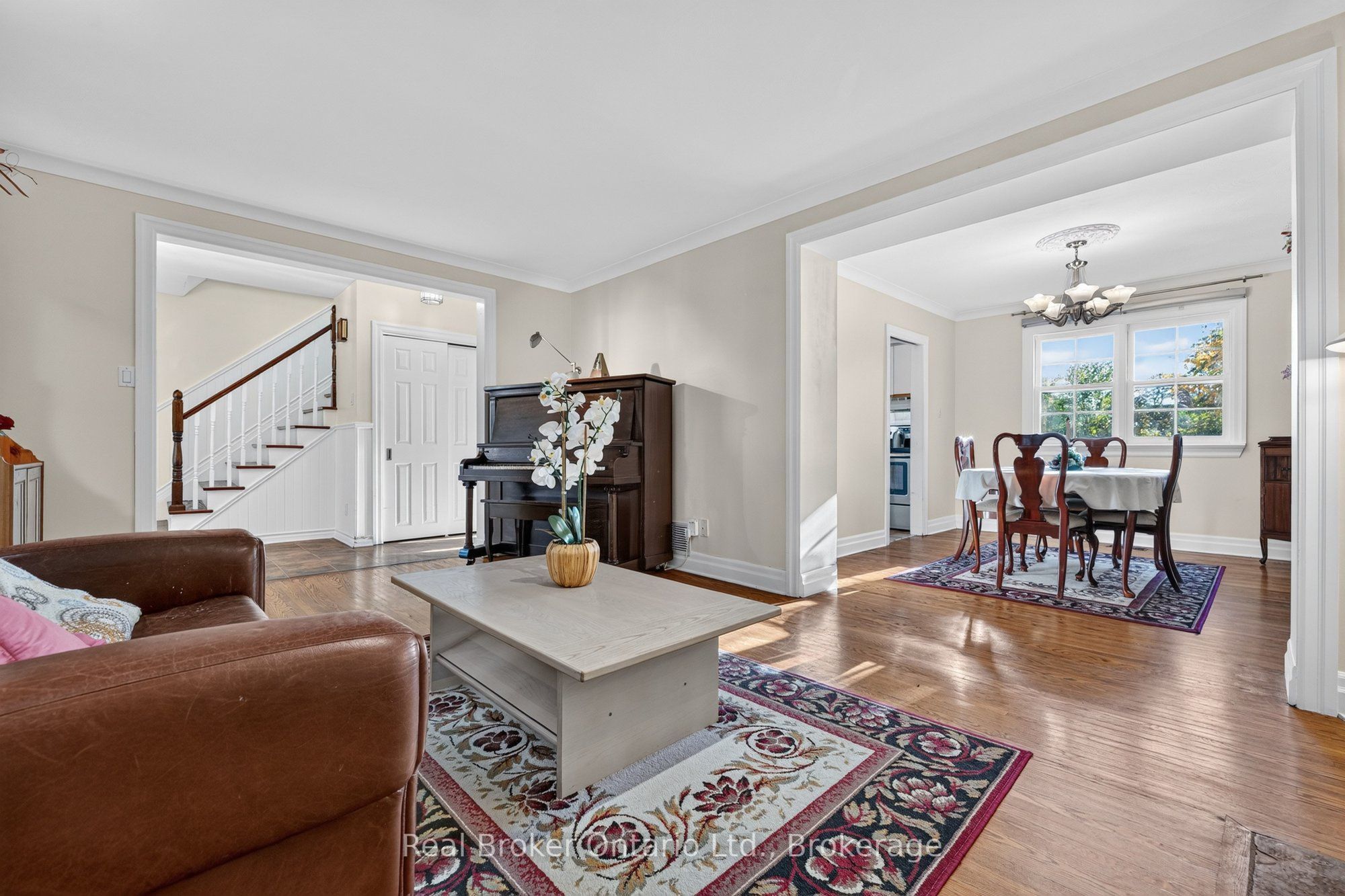 18 Kingsview Boulevard Property Photo 13