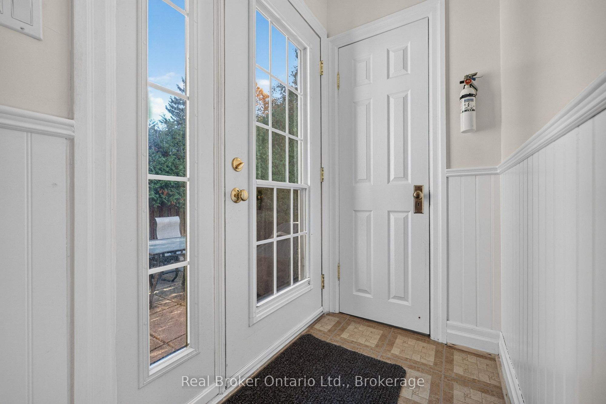 18 Kingsview Boulevard Property Photo 21