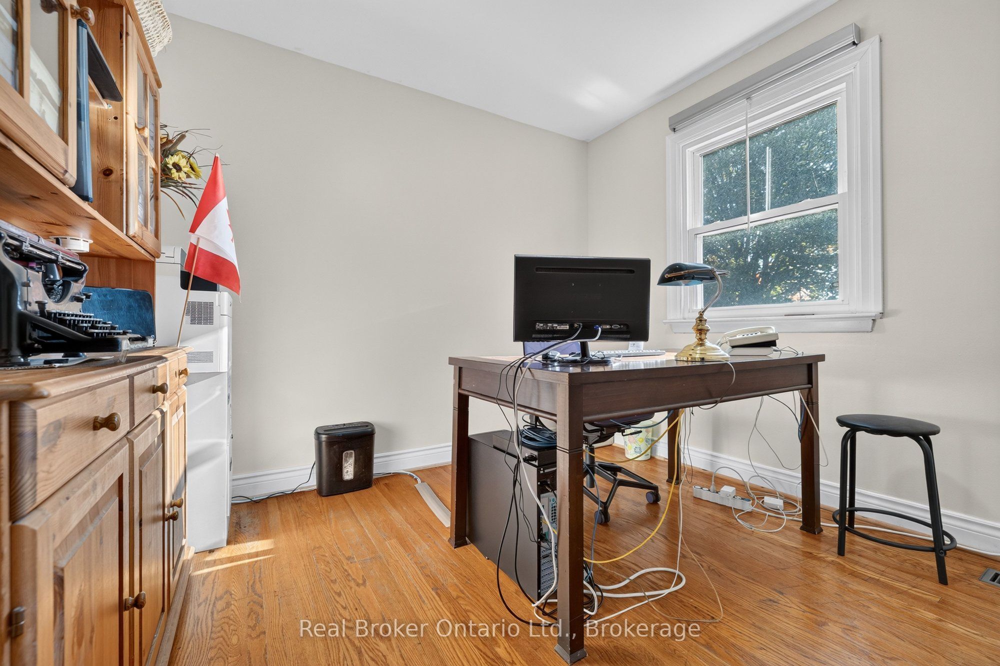 18 Kingsview Boulevard Property Photo 26