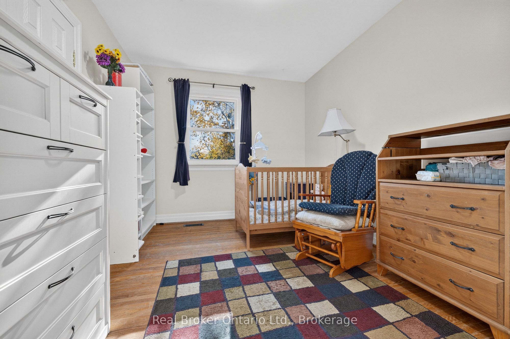 18 Kingsview Boulevard Property Photo 27