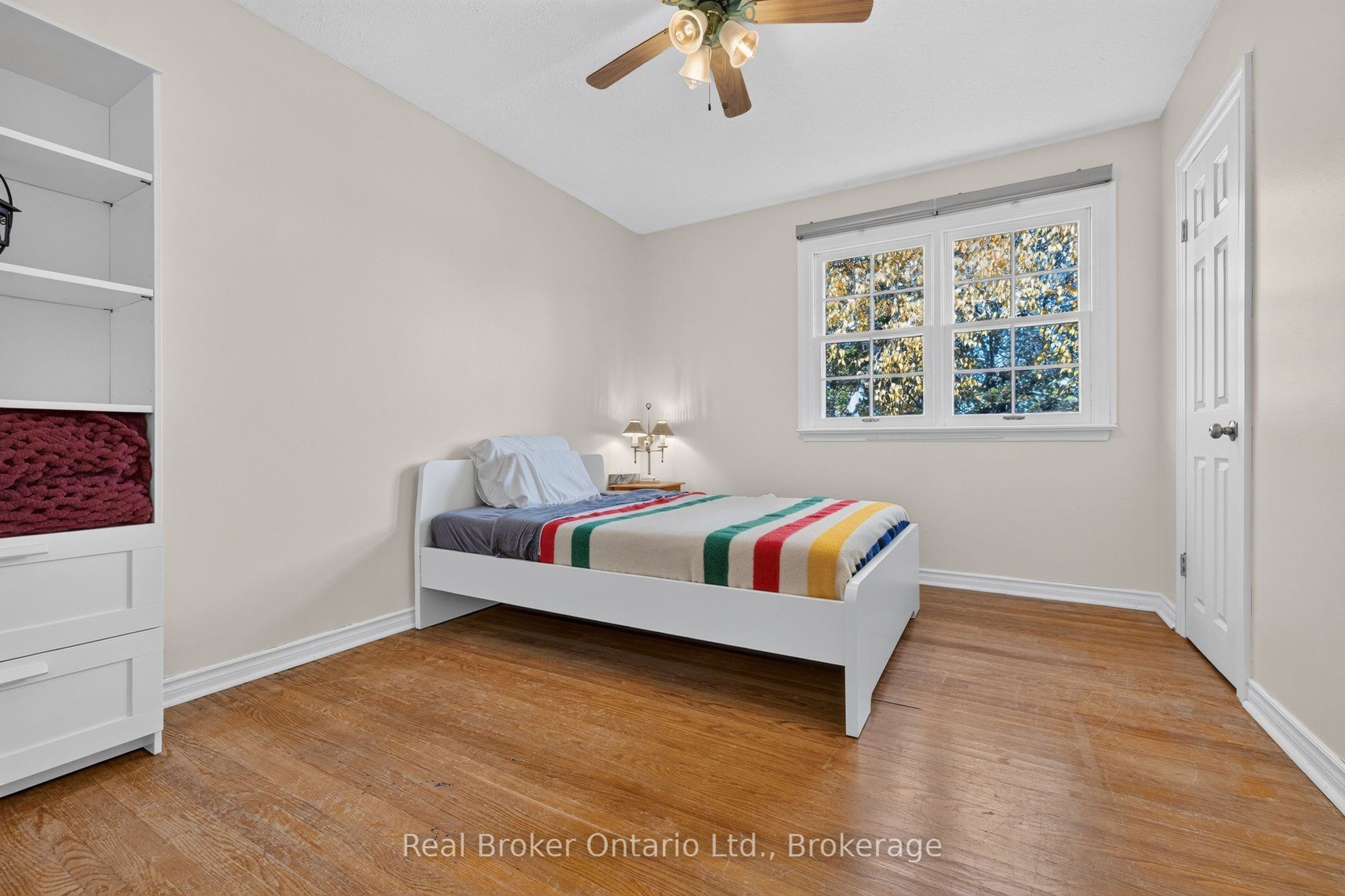 18 Kingsview Boulevard Property Photo 29