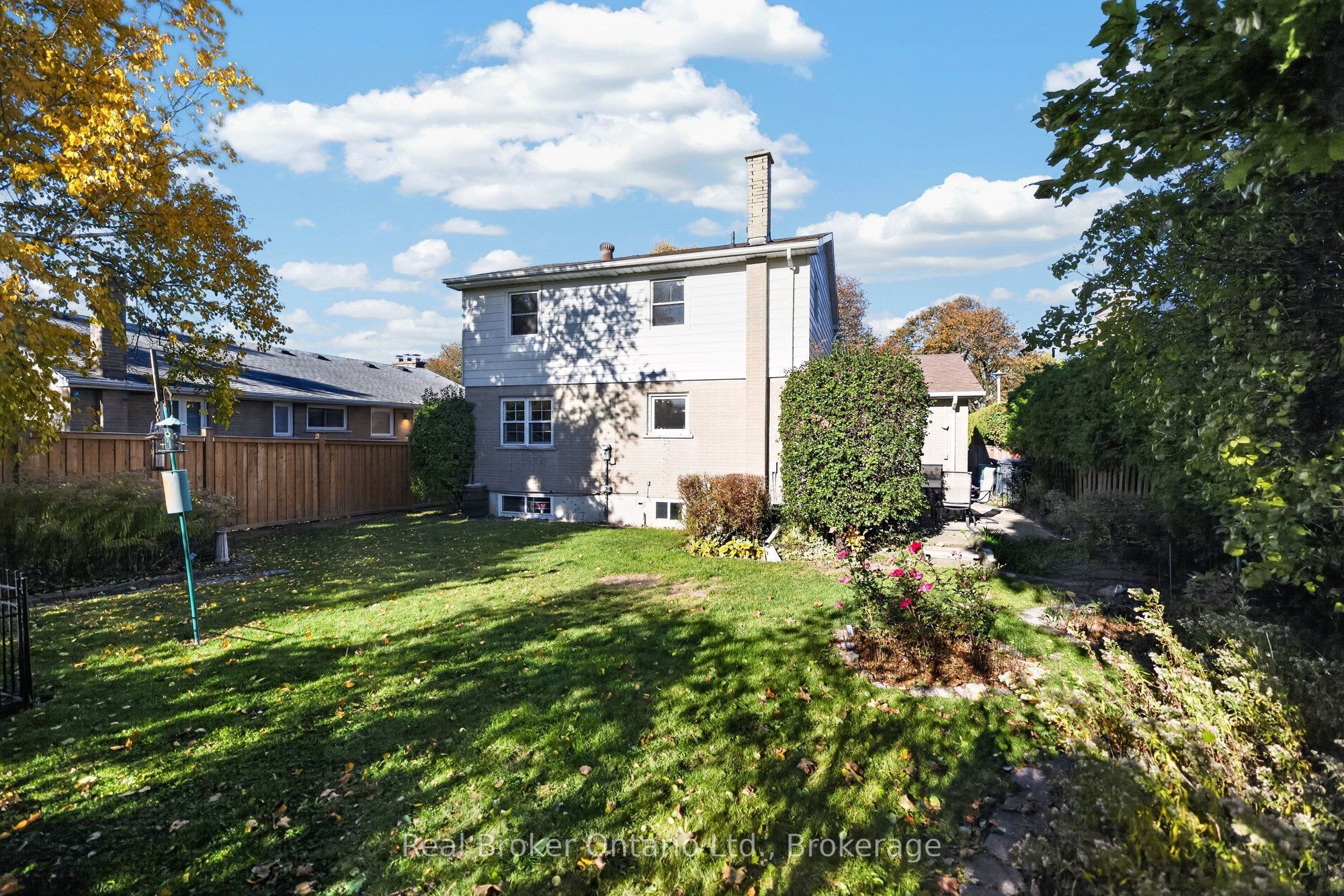 18 Kingsview Boulevard Property Photo 40
