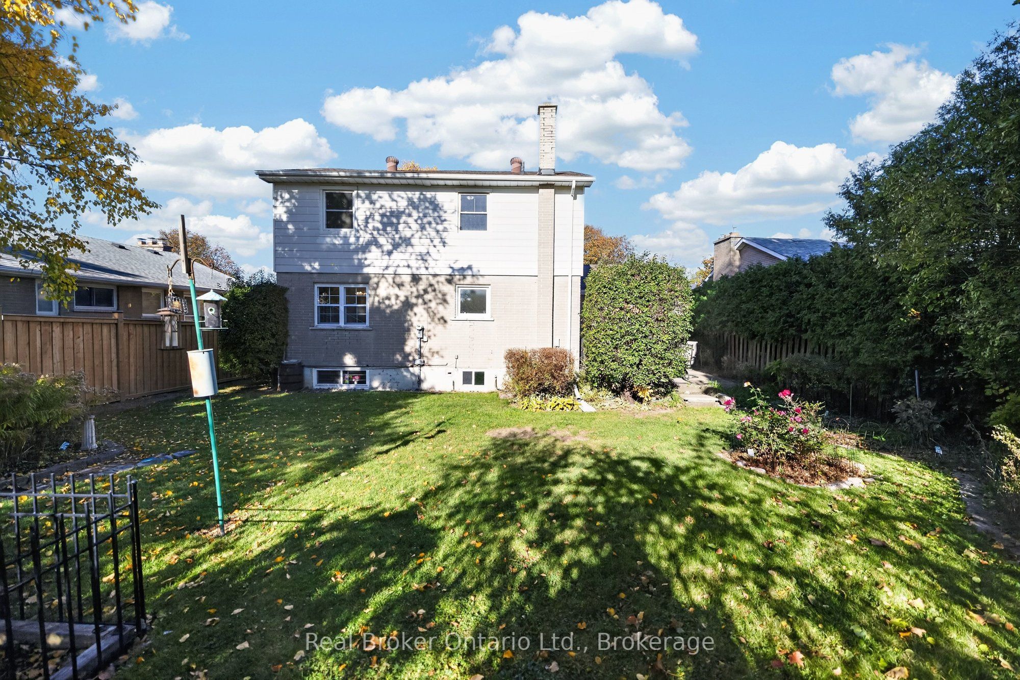 18 Kingsview Boulevard Property Photo 41