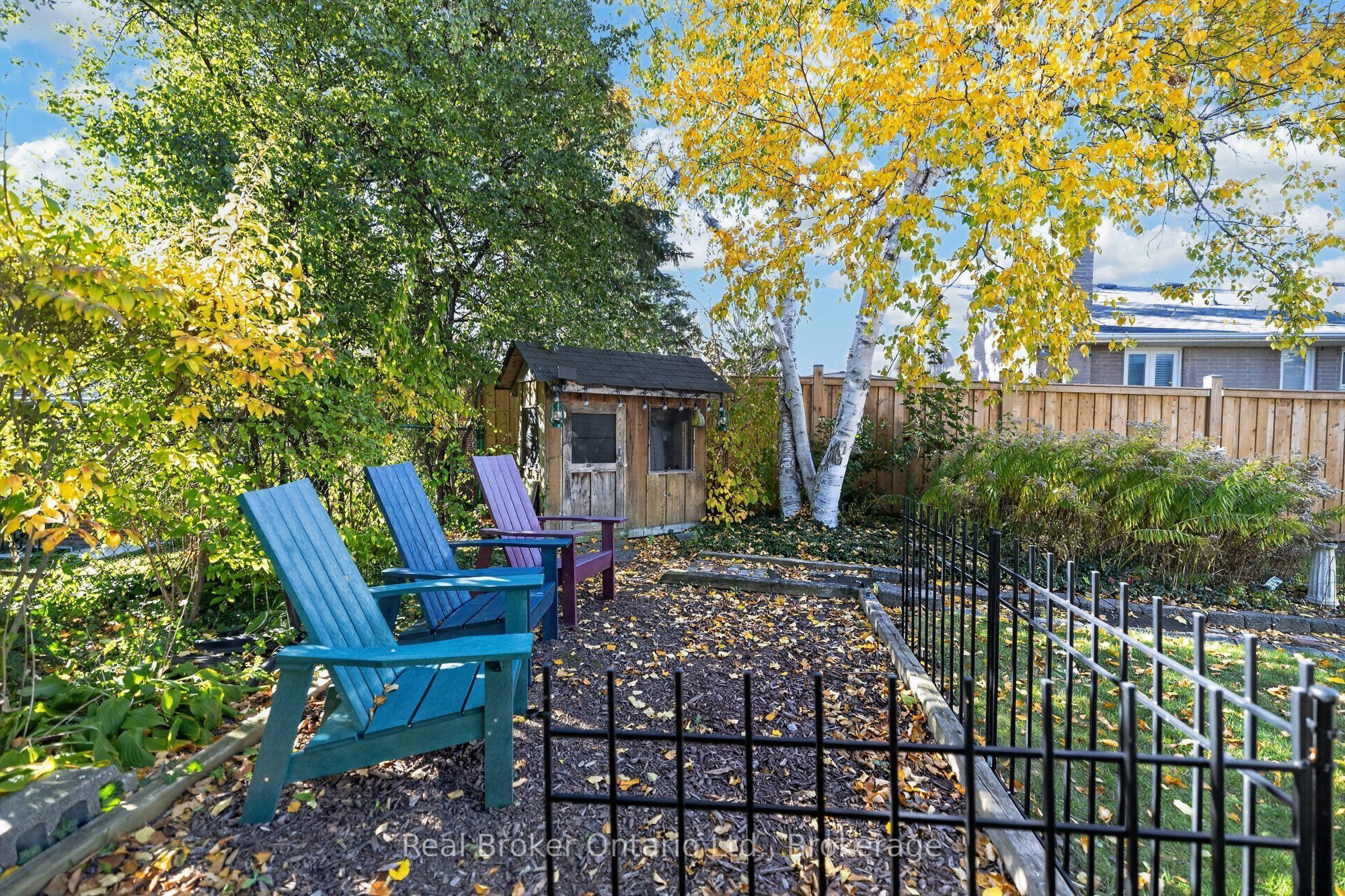 18 Kingsview Boulevard Property Photo 42