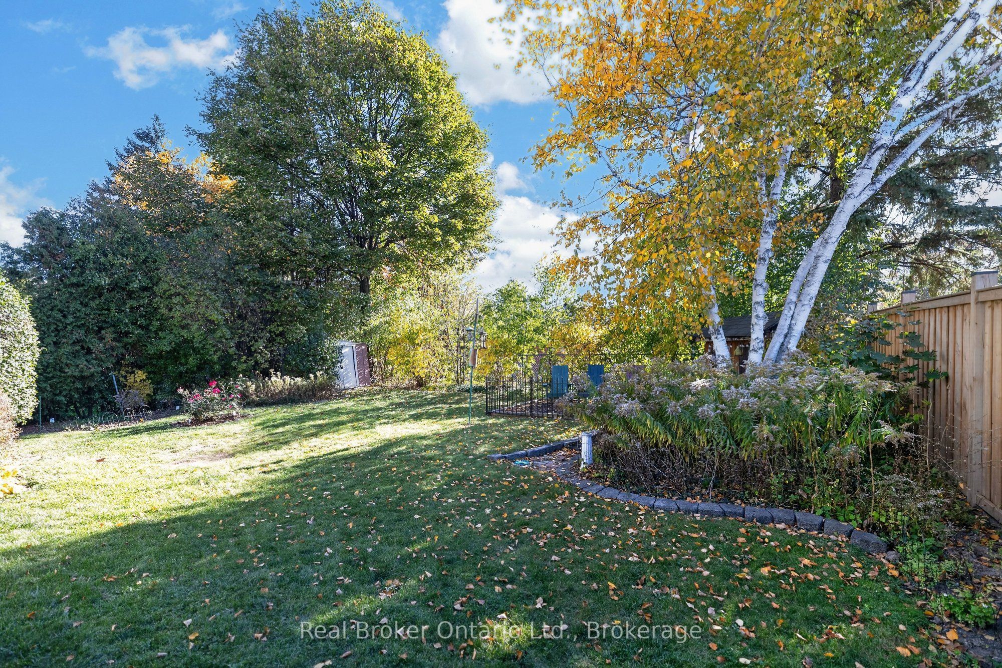 18 Kingsview Boulevard Property Photo 43