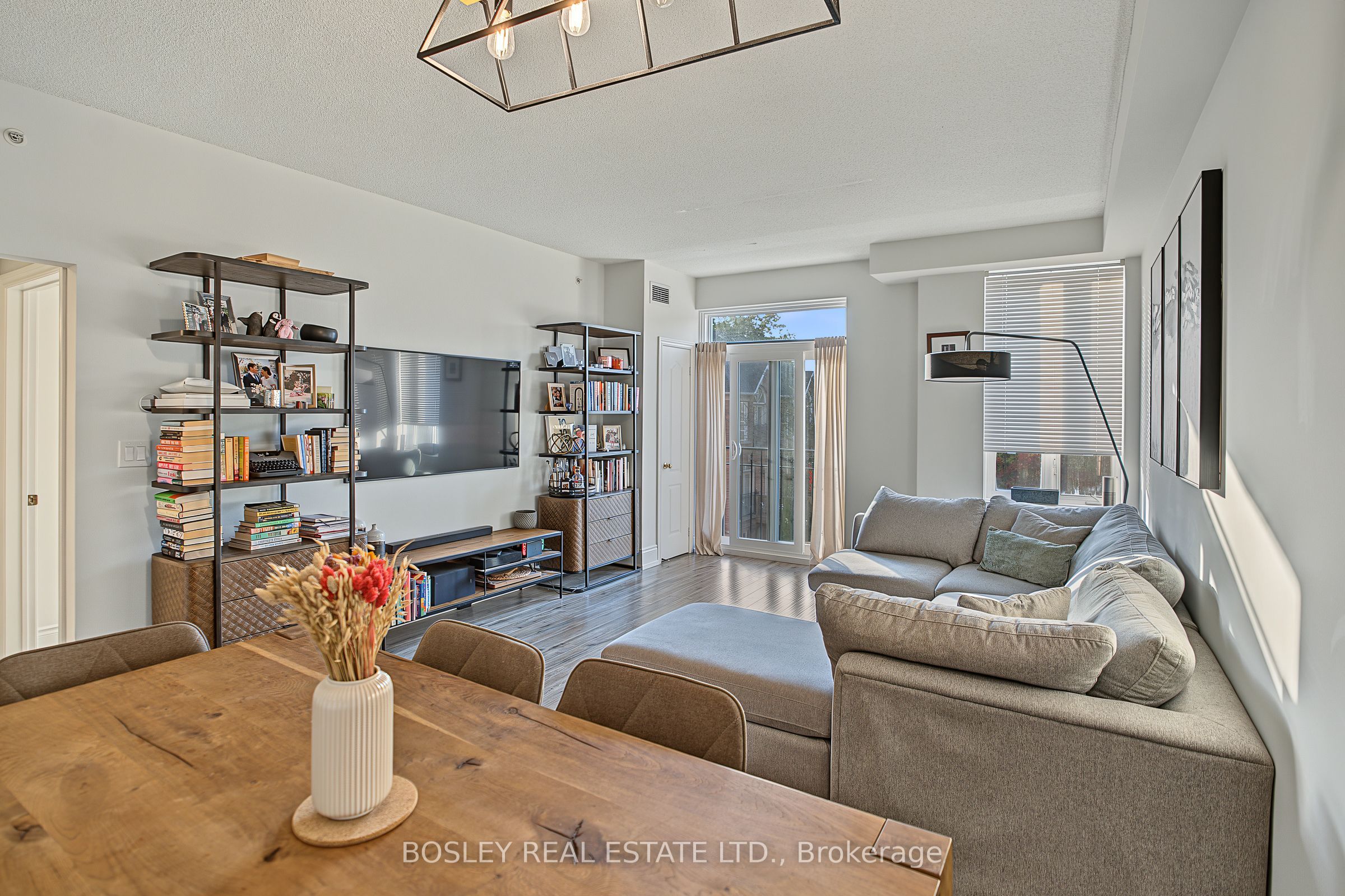 3531 Lake Shore Boulevard W 210 Property Photo 1