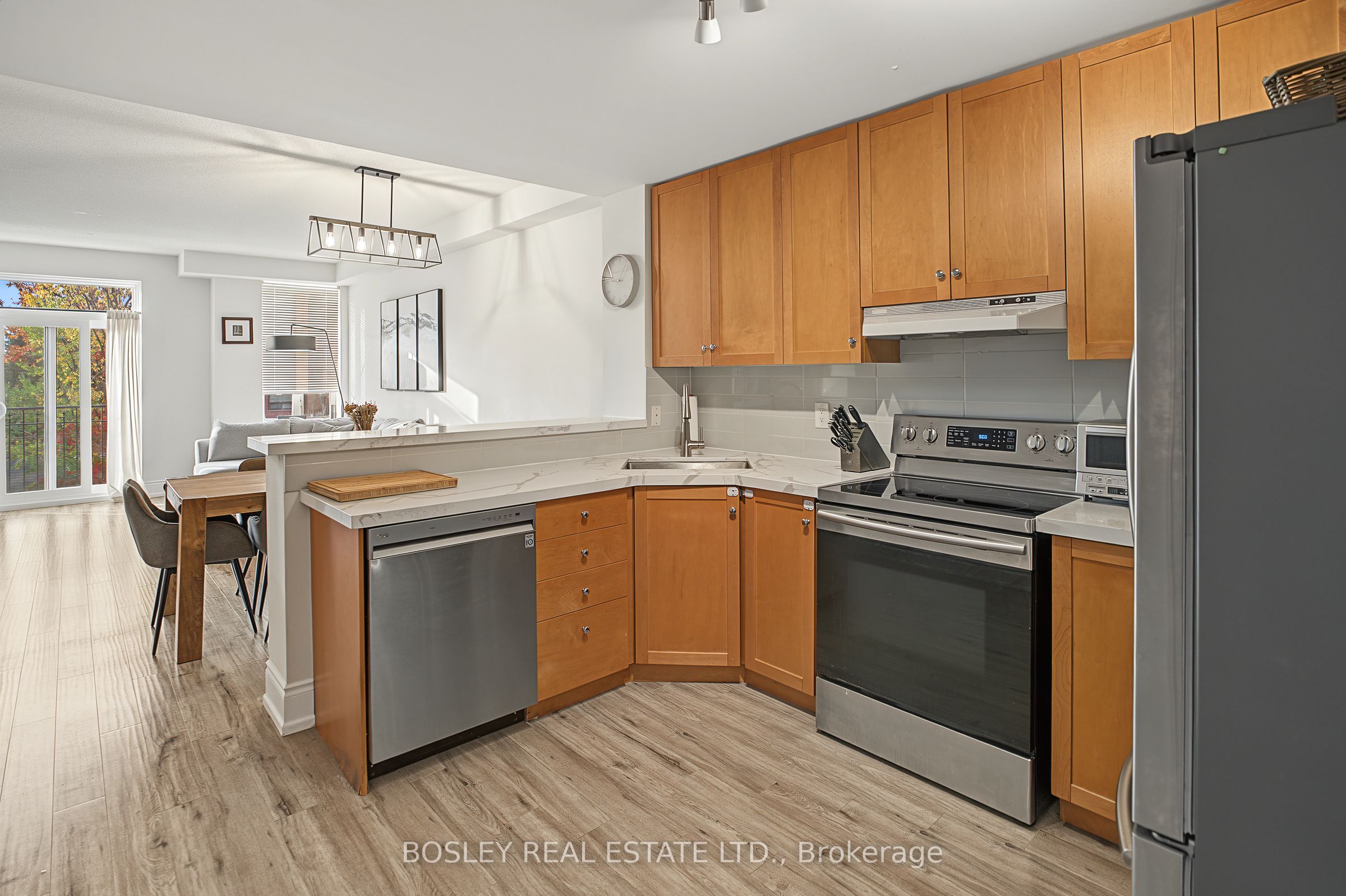 3531 Lake Shore Boulevard W 210 Property Photo 2