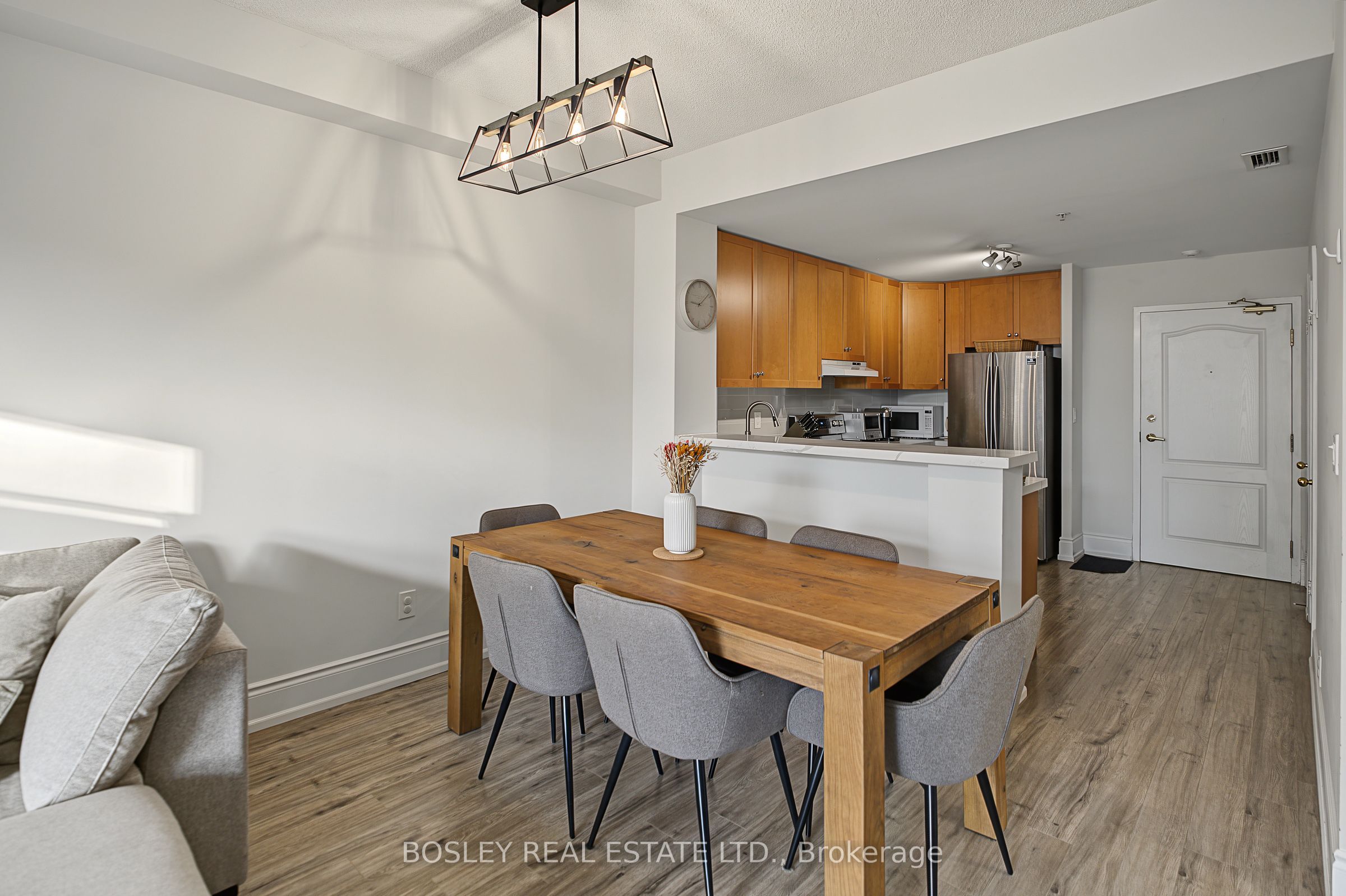 3531 Lake Shore Boulevard W 210 Property Photo 4