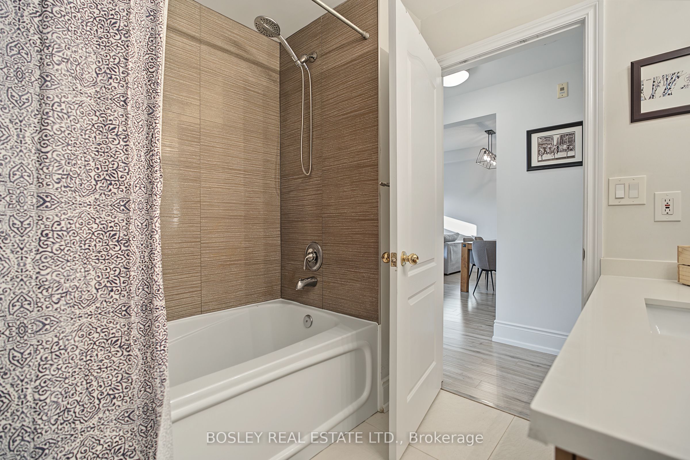 3531 Lake Shore Boulevard W 210 Property Photo 12