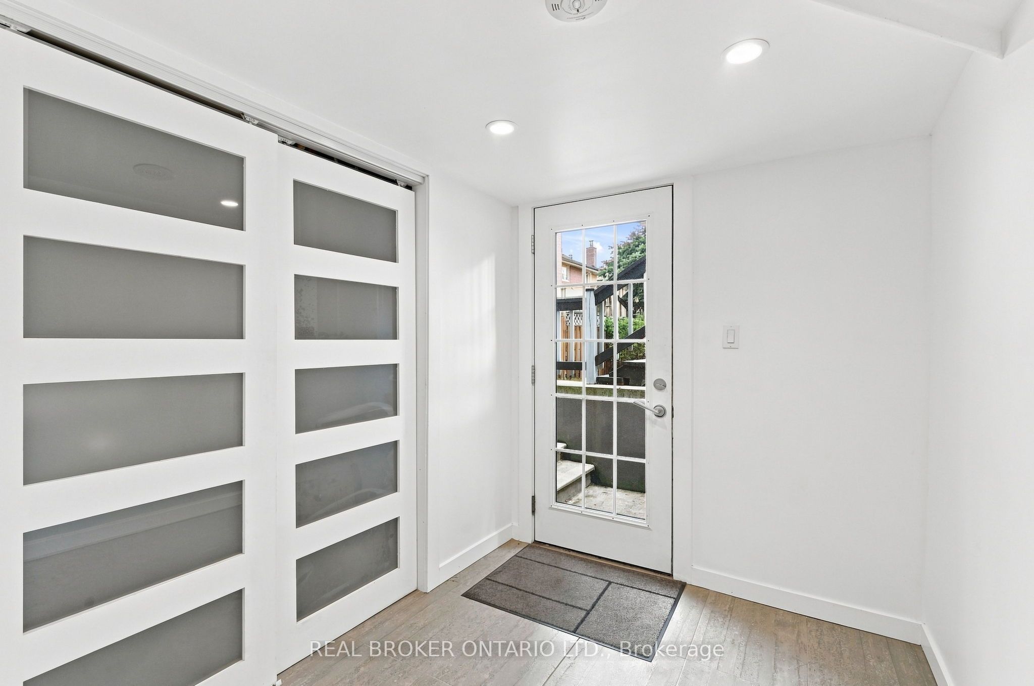 671 Scarlett Road Main Property Photo 24