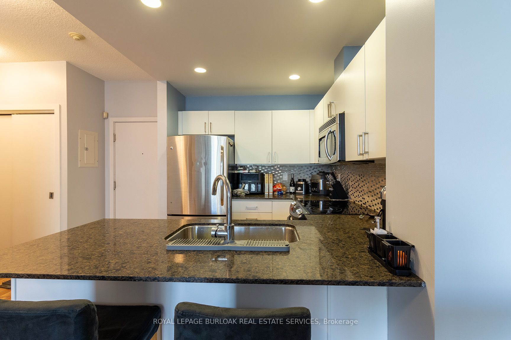 551 Maple Avenue 1408 Property Photo 8