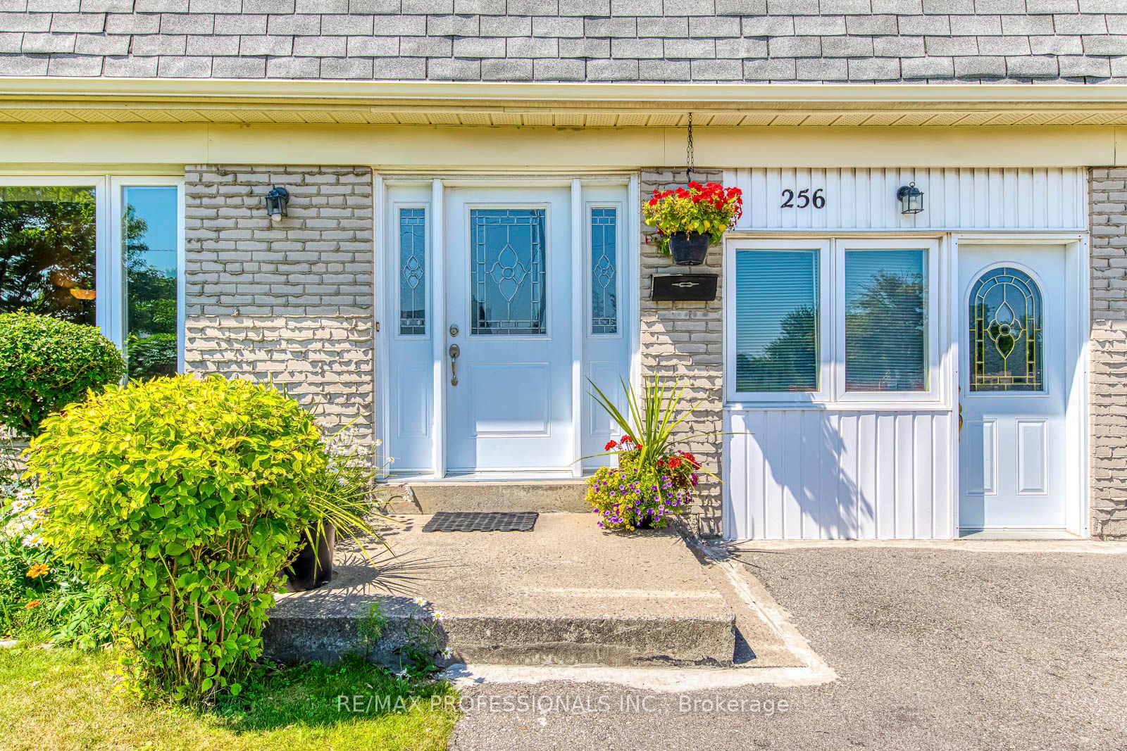 256 Wellesworth Drive Property Photo 2