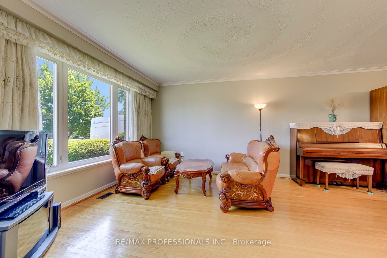 256 Wellesworth Drive Property Photo 3