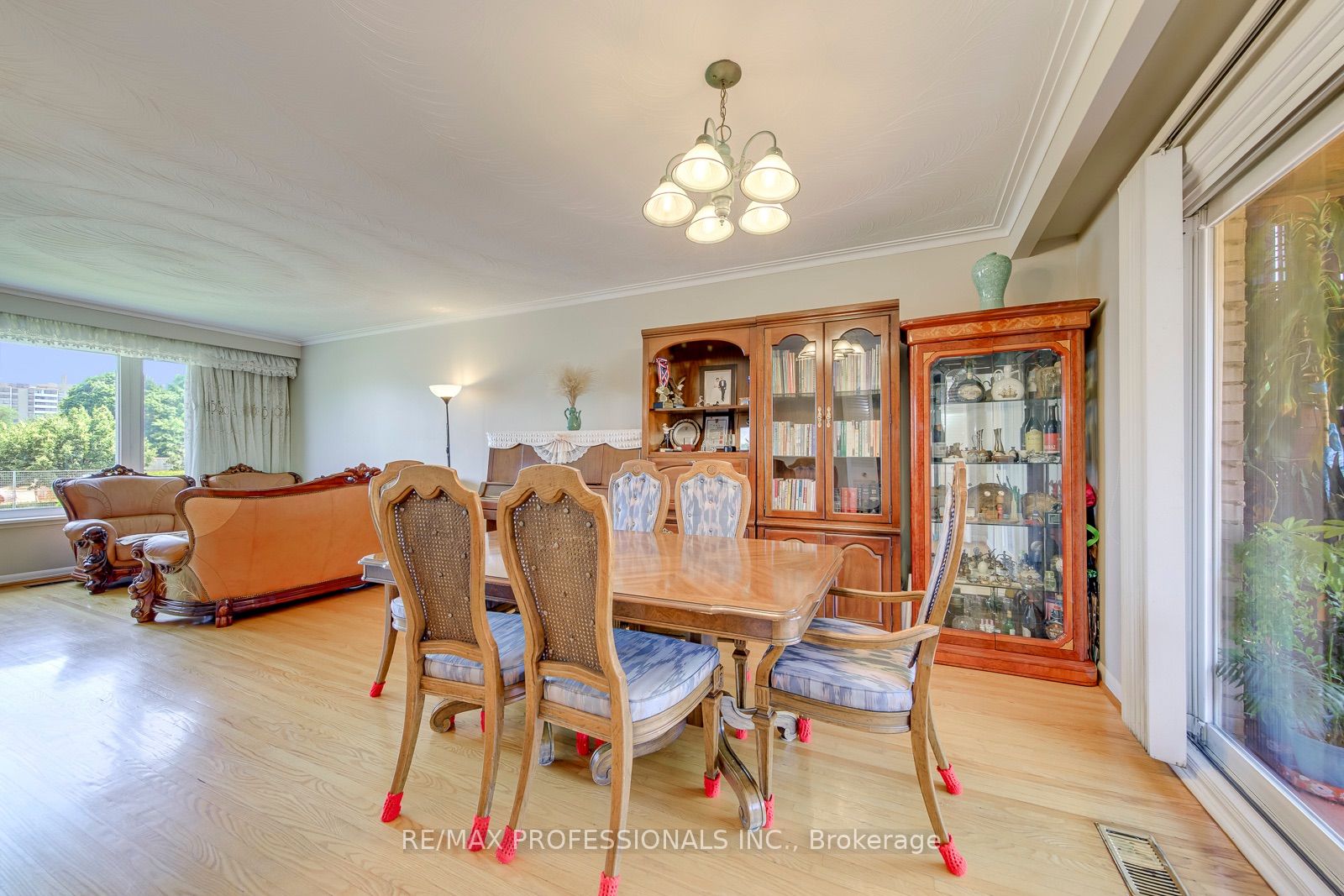 256 Wellesworth Drive Property Photo 7