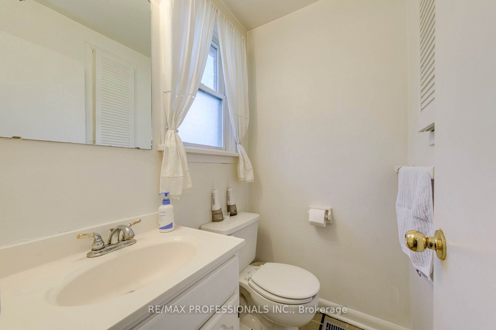 256 Wellesworth Drive Property Photo 11