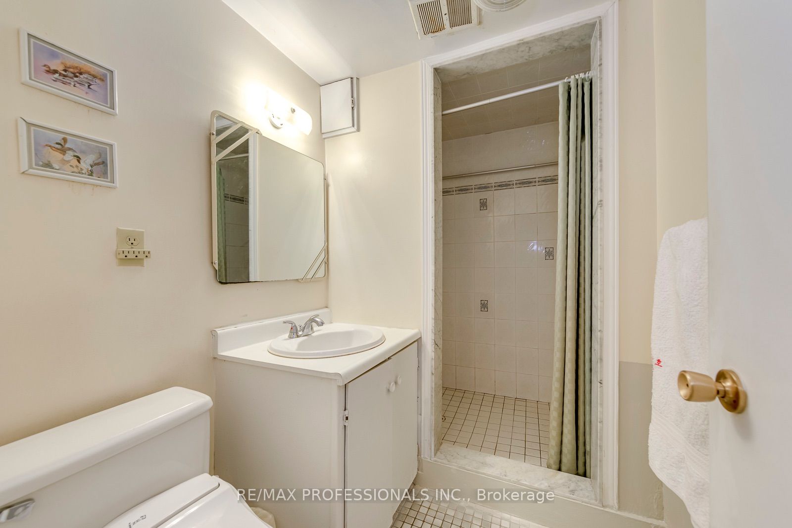 256 Wellesworth Drive Property Photo 24