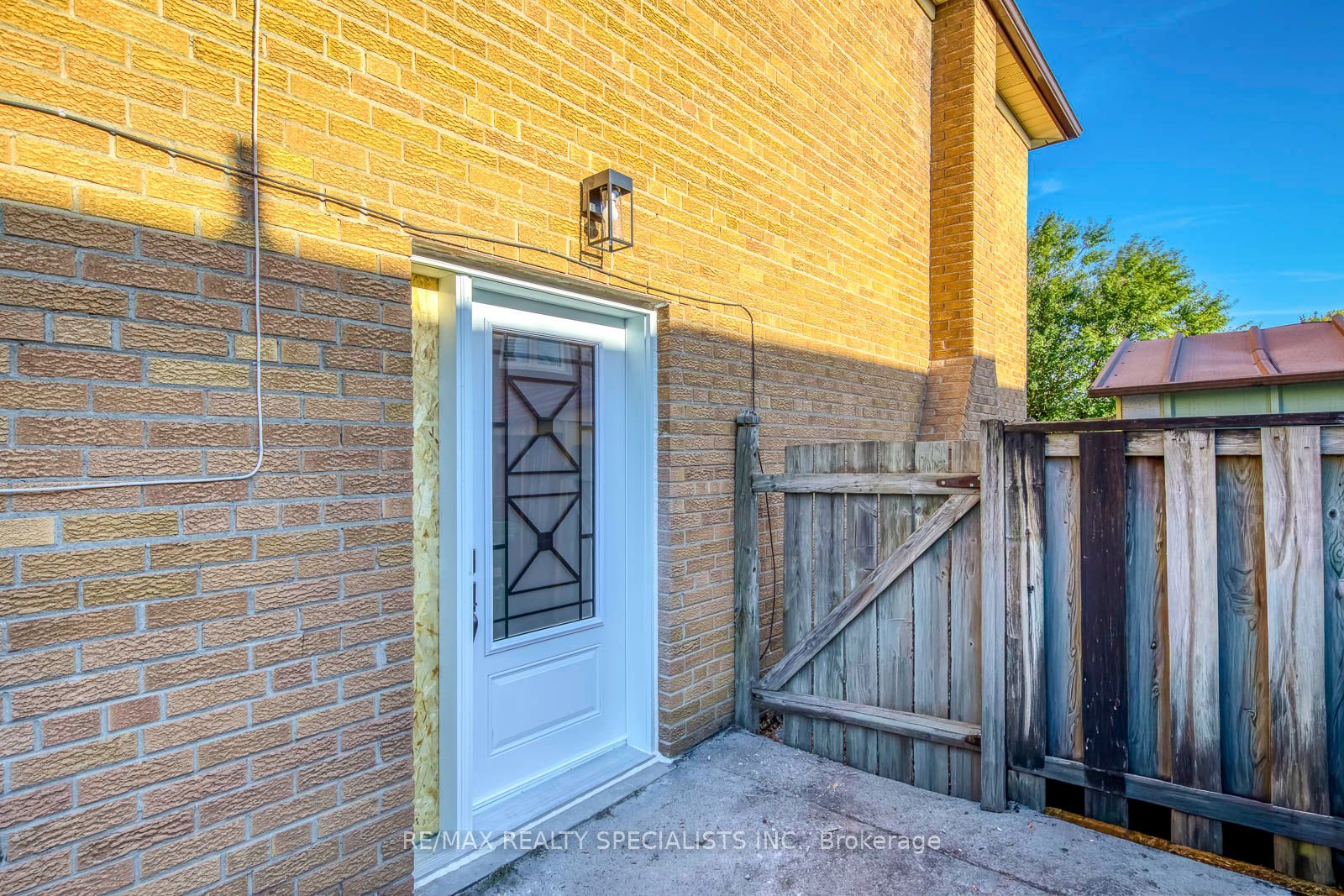 7605 Discus Crescent Upper Property Photo 3
