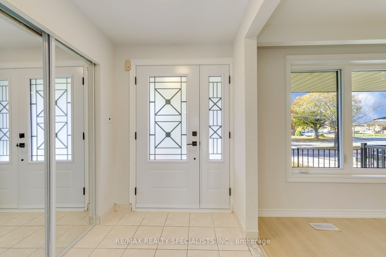 7605 Discus Crescent Upper Property Photo 6