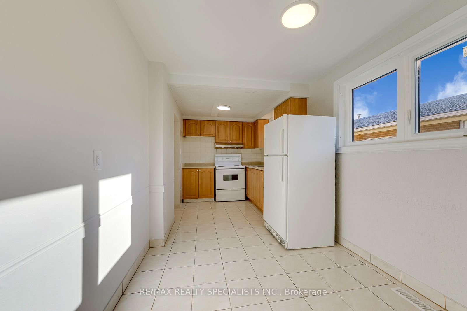 7605 Discus Crescent Upper Property Photo 7