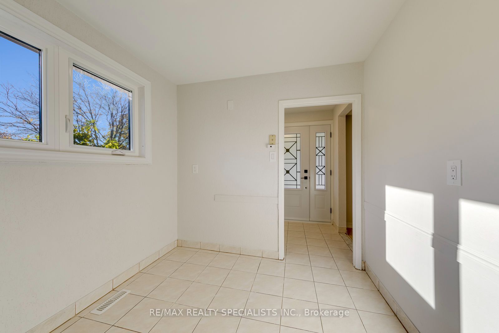 7605 Discus Crescent Upper Property Photo 8