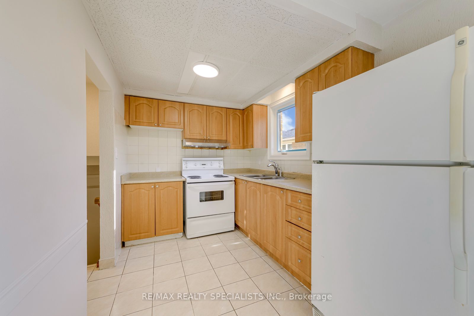 7605 Discus Crescent Upper Property Photo 9
