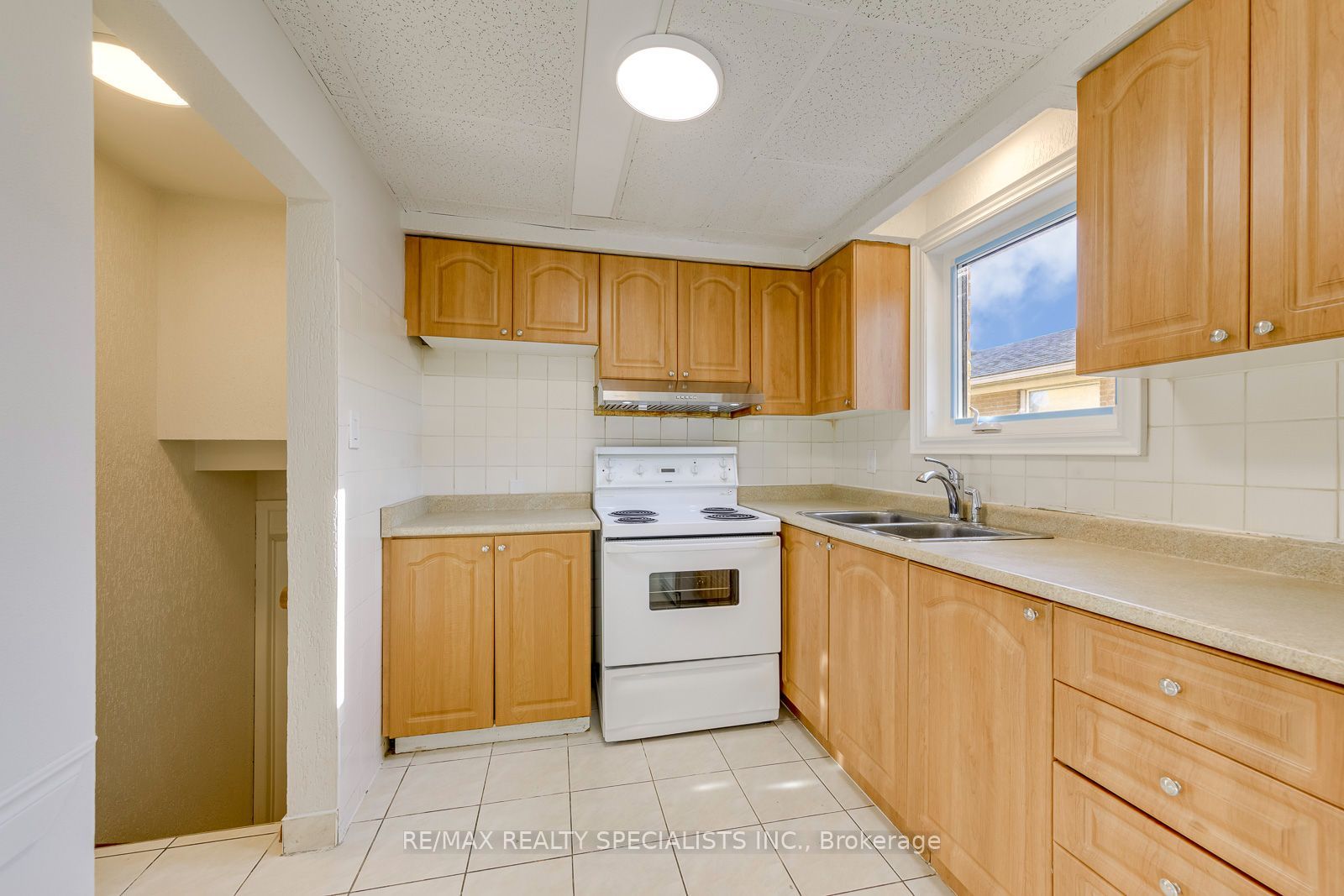 7605 Discus Crescent Upper Property Photo 10