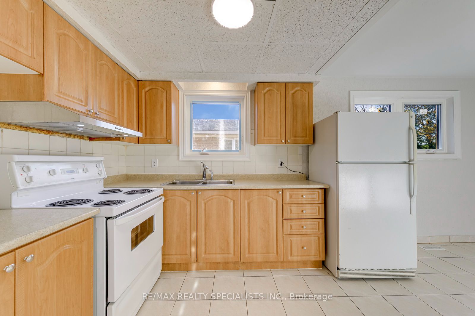 7605 Discus Crescent Upper Property Photo 11