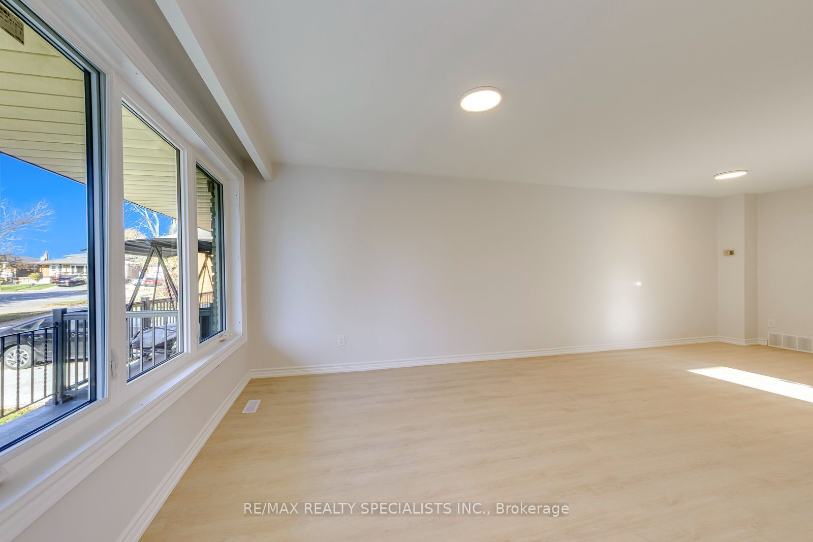 7605 Discus Crescent Upper Property Photo 12