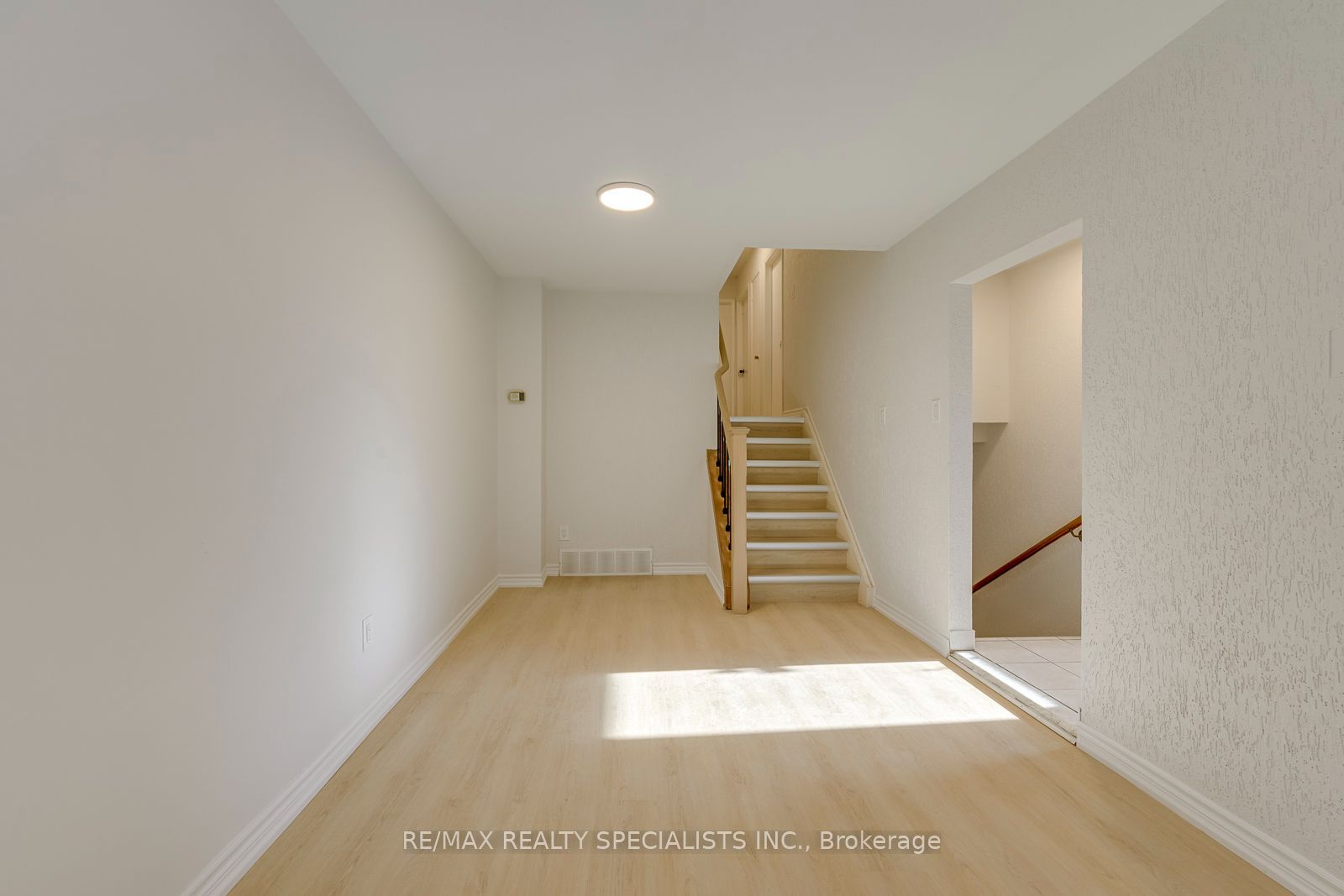 7605 Discus Crescent Upper Property Photo 15