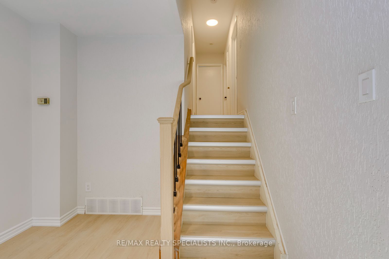 7605 Discus Crescent Upper Property Photo 18