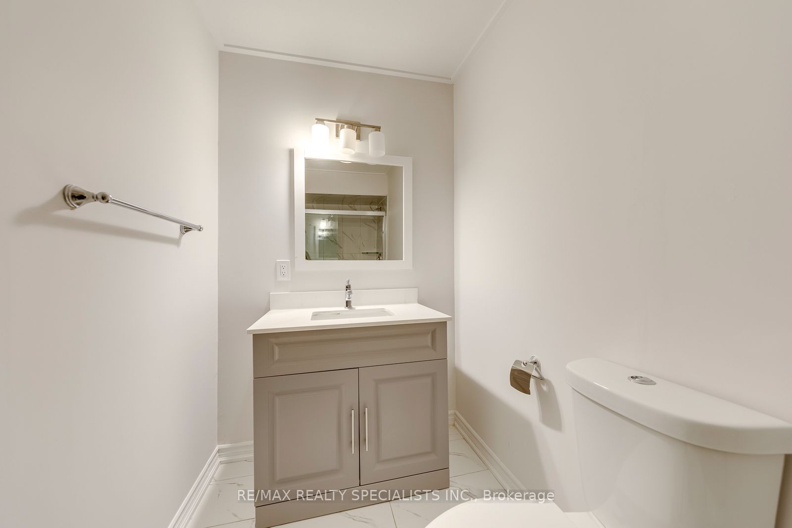 7605 Discus Crescent Upper Property Photo 26