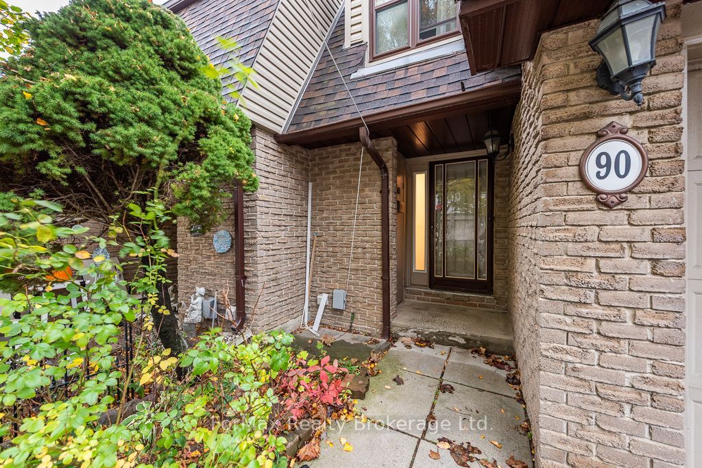 90 Greenwich Circle Property Photo 2