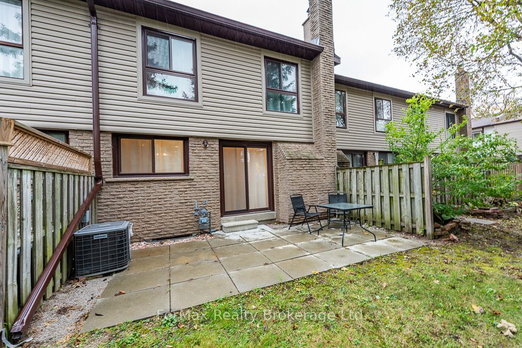 90 Greenwich Circle Property Photo 3
