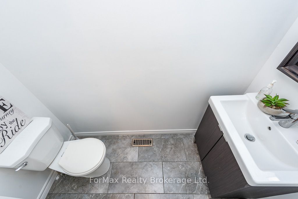90 Greenwich Circle Property Photo 10