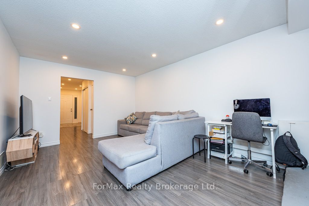 90 Greenwich Circle Property Photo 15