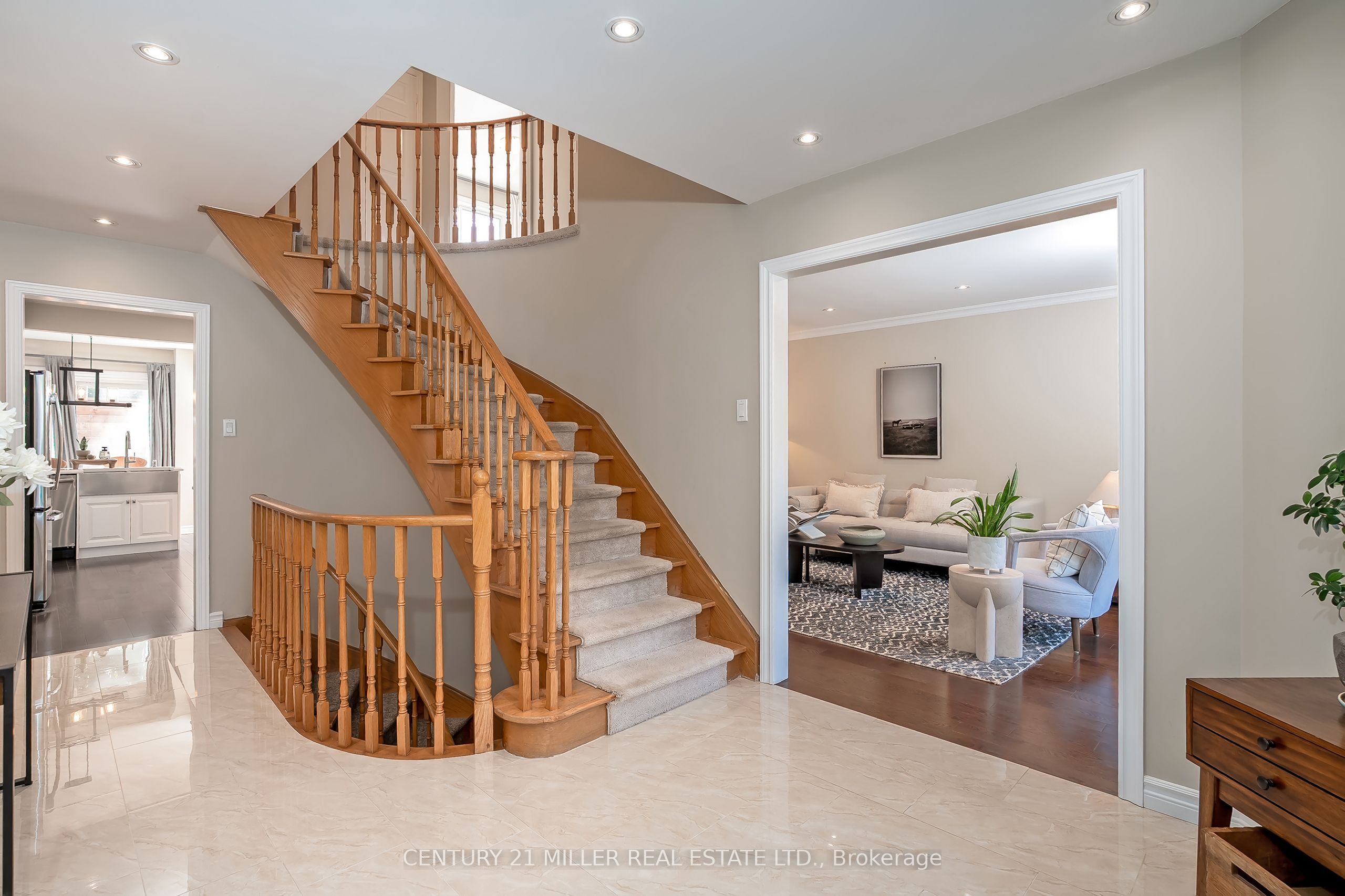6482 Tenth Line W Property Photo 5