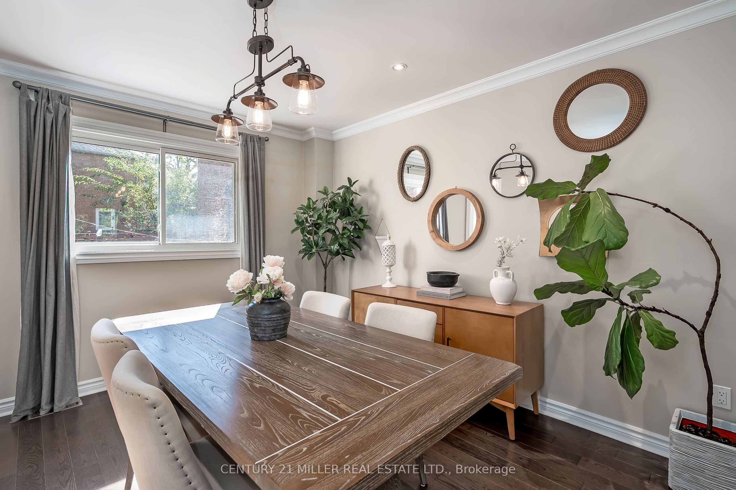 6482 Tenth Line W Property Photo 8