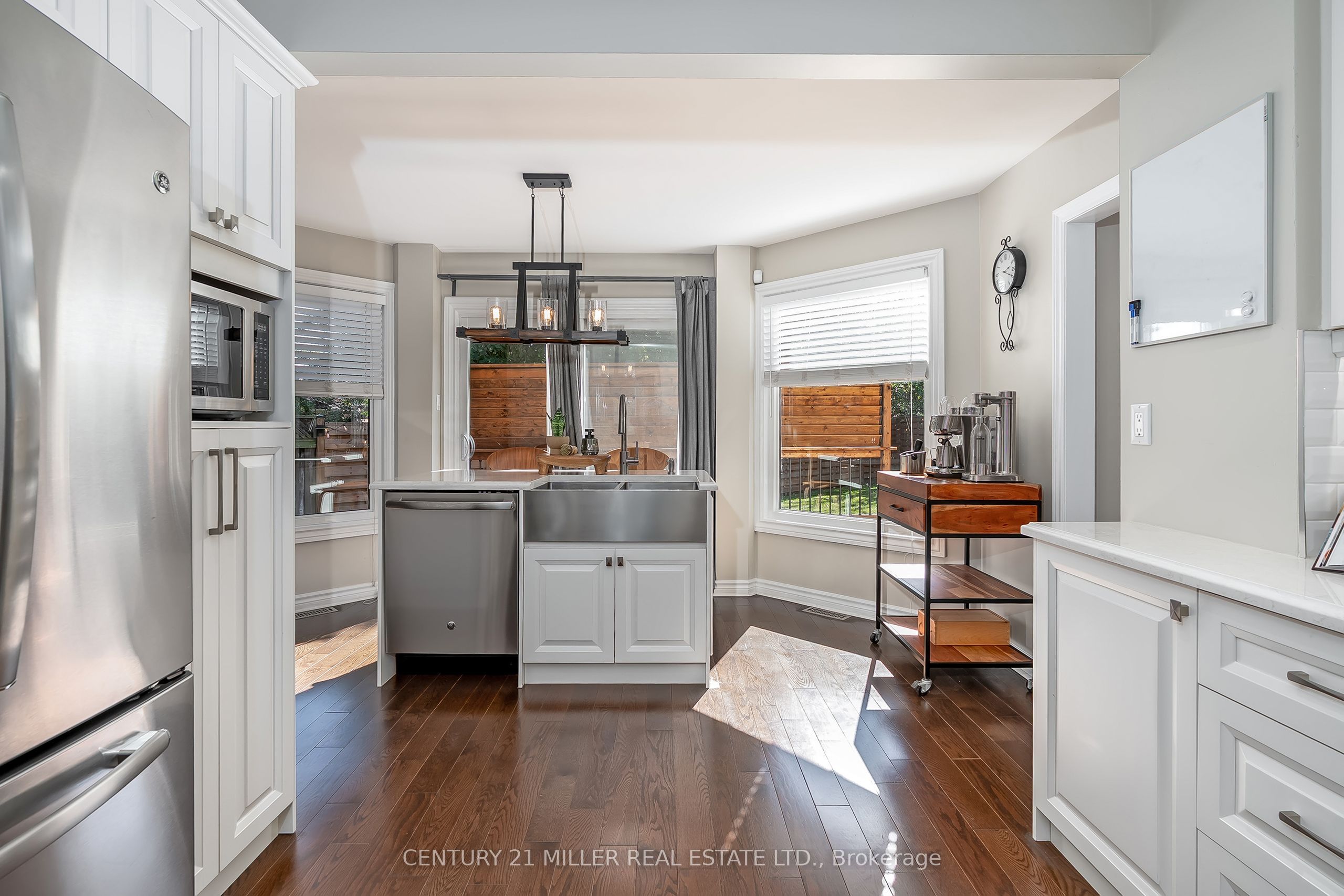 6482 Tenth Line W Property Photo 11