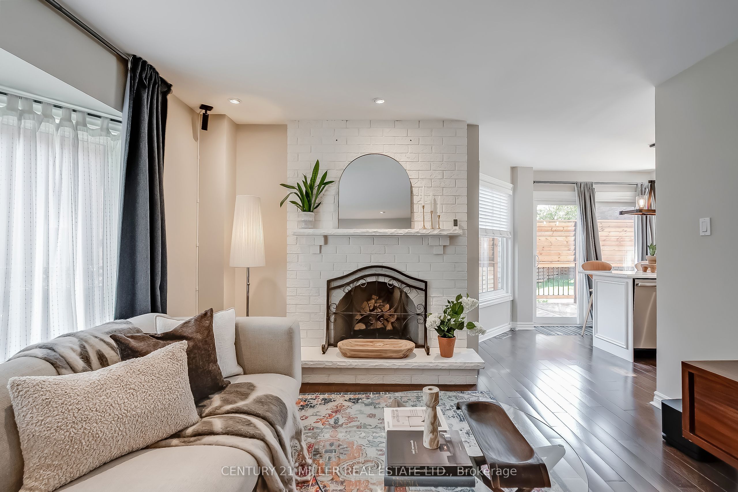 6482 Tenth Line W Property Photo 14