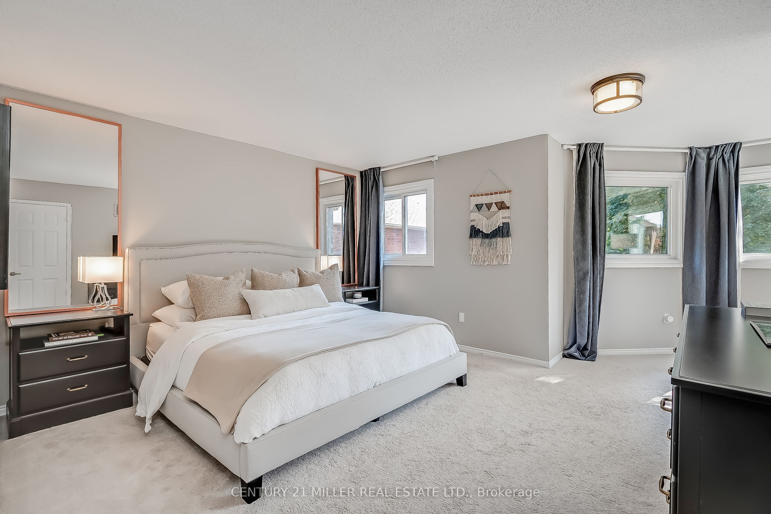 6482 Tenth Line W Property Photo 19