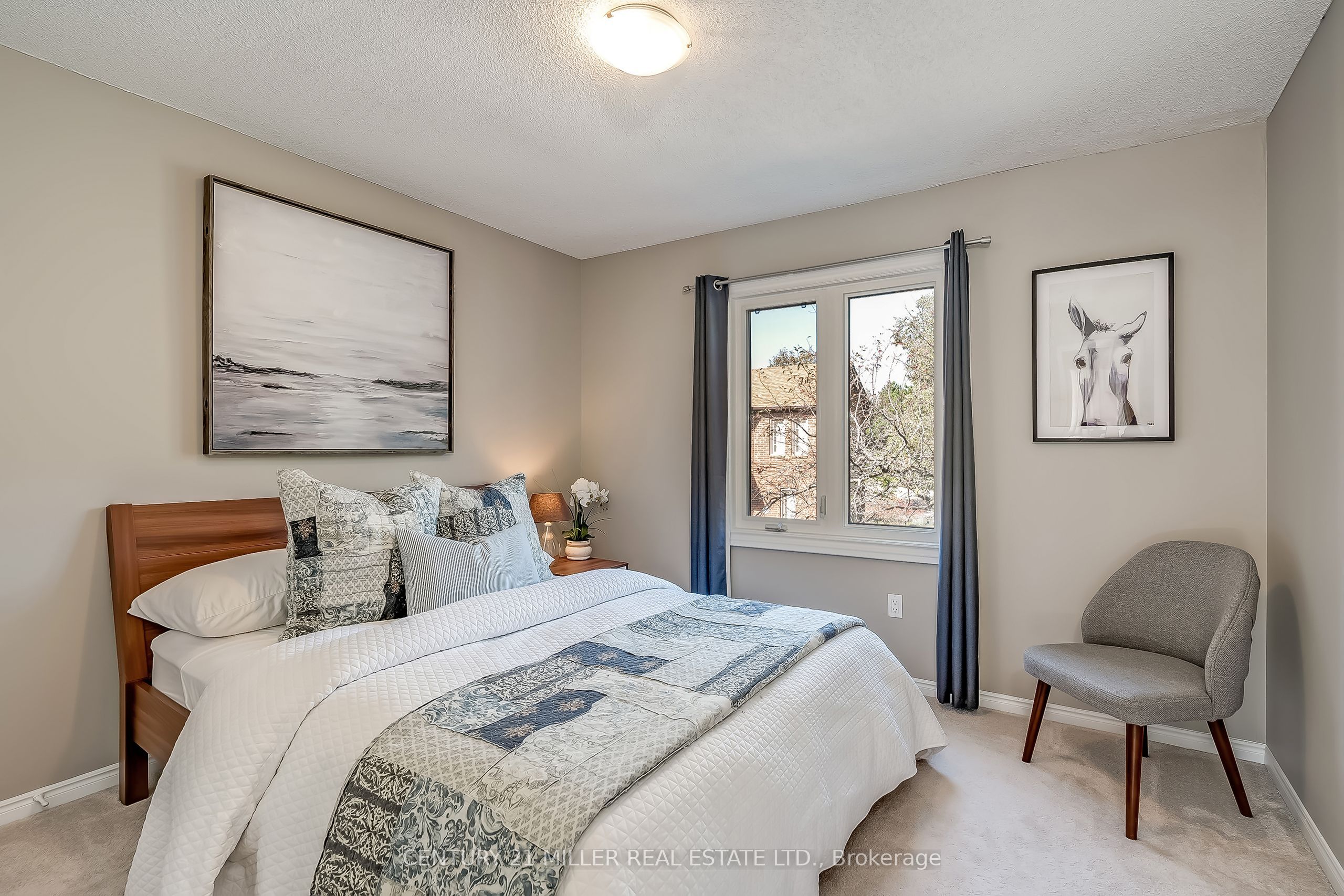 6482 Tenth Line W Property Photo 24